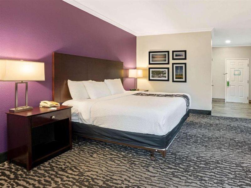 La Quinta By Wyndham Houston - Magnolia Hotel Exterior photo