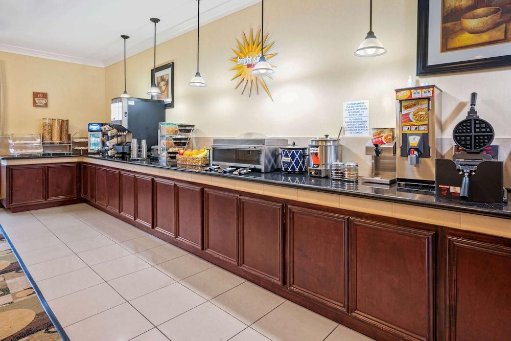 La Quinta By Wyndham Houston - Magnolia Hotel Exterior photo